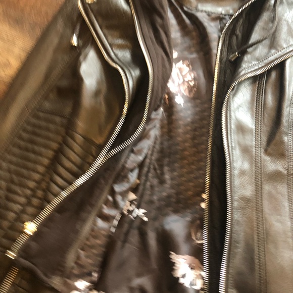 Guess dark brown hooded jacket. Size medium - Picture 5 of 11